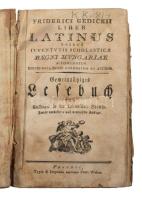 Gedickius, Fridericus [Gedike, Friedrich]: Liber Latinus usibus juventutis scholasticae Regni Hungariae accomodatus. Gemeinütziges Lesebuch für Aufänger in der lateinischen Sprache. Zweite Auflage.    Pozsony, [1784.] Weber 285 l. Korabeli sérült félbőr kötésben, foltos kijáró lapokkal. Ritka.