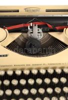 cca 1938 Triumph Norm 6 írógép, rajta "Vezérképviselet: Winternitz Dixi, Budapest..." feli...