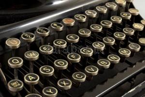 cca 1932 Zeta Remington Junior írógép, korának megfelelő állapotban, magyar nyelvű billentyűzettel