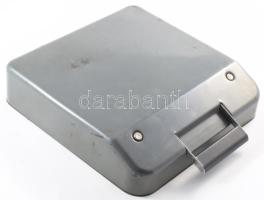 Hermes Baby márkájú mechanikus írógép eredeti tokjában