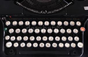 cca 1930 Triumph táskaírógép, tokjában, jó állapotban, rajta "Vezérképviselet: Winternitz Dixi,...