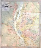 [Térkép] Budapest székesfőváros kőnyomatú térképe, 1903. Rajzolta Homolka József. Mérték: 1:10,000.  Budapest, 1903. Eggenberger-féle Könyvkereskedés - Athenaeum Rt. ny. Színes litográfia, mérete: 950x780 mm egy 1025x880 méretű térképlapon. Homolka József (1840-1907) térképész munkája az egyesült Budapest belterületét ábrázolja, az újpesti határtól a déli összekötő vasúti hídig, a kis-svábhegyi és sas-hegyi határvonaltól a Hungária körút menti részekig. A Dunán a margitszigeti leágazással (1900) újonnan bővült Margit híd, délebbre az Eskü téri híd (1903), illetve az ezredéves ünnepségsorozat alkalmából átadott Ferenc József híd (1896). A millennium alkalmából átadott városligeti építkezés, valamint az Andrássy út városképet meghatározó épületei mind állnak, a századforduló reprezentatív térrendezése pedig jól tanulmányozható a felépült Országház és a kiépült Szabadság tér környékén, a város közparkjai közül a Városligeten kívül az egyesített Margitsziget, a Füvészkert, az Orczy-kert és a Népliget is rendezett tér hatását kelti. A teljesen kiépült Nagykörúttal együtt a Terézváros korábbi rendezetlen, gyárudvarokban is bővelkedő térségét szabályozták, lakóövezetté nyilvánították. Új Lipótváros viszont egyszerre számít lakóövezetnek, illetve őrzi ipari múltját: gépgyárak és malomipari egységek is előfordulnak itt, amit a térséget átszelő iparvágányok jelenléte is bizonyít. A körvasúton kívüli részek, illetve Angyalföld külső térségei még mezőgazdasági jellegűek, mezőgazdasági térségnek számít Zugló jó része, illetve Buda nagyja: a Tabánra, a Várra, a Vízivárosra és Óbudára korlátozódó lakónegyedek körül szántók, szőlősök és erdők, kisebb lakóövezetek csak Kelenföldön, a vasút mentén jelentek meg, illetve a Műszaki Egyetem épületegyüttese körül. A középületeket, utcaneveket, házszámokat, vasúti hálózatot feltüntető térképünkön a mezőgazdasági térségek művelési ágazatai is jelölve. Térképünk bal szélén apró javítás. Fabó-Holló 3160. Jó állapotú térkép, későbbi vászonra vonva.