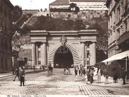 [Fotógyűjtemény] Az ezredéves ünnepségek előtt álló Budapestről készített kilenc látkép. (1894-1895)...