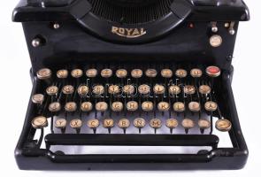 cca 1914-1931 Royal Typewriter Company "Royal 10" írógép. Magyar billentyűzettel, oldalán ...