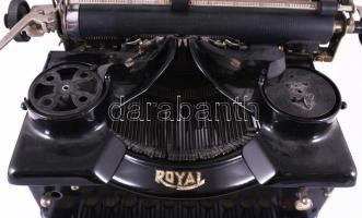 cca 1914-1931 Royal Typewriter Company "Royal 10" írógép. Magyar billentyűzettel, oldalán ...