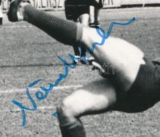 Németh Miklós (1946- ) labdarúgó, csatár, a Csepel FC (korábban az FTC) játékosának autográf aláírás...