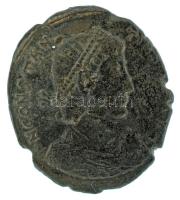 Római Birodalom 348-351 / II. Constantius / Konstantinápoly / Follis bronz (5,21g) T:VF Roman Empire 348-351 / Constantius II / Constantinople / Follis bronze "DN CONSTAN-TI[VS PF AVG] / FEL TEMP RE-[PAR]ATIO - gamma - CONS gamma" soldier standing left, knee raised, spearing fallen horseman, reaching backwards (5,21g) C:VF RIC VIII 79