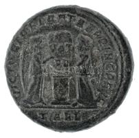 Római Birodalom 319 / I. Constantinus / Arelatum (Arles) / Follis bronz (3,41g) T:XF
Roman Empire 3...