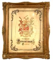 cca 1880'-as évek "Székási Sacelláry család czímere", selyem (?) üvegezett fa keretben, az anyaga sérült, foltos, a keret sérült, 48x38 cm, keret: 61x51 cm  "Sacelláry Demeter 1776-ban a makedóniai Kozaniban született. 1825. május 9-én lett pesti polgár, patrícius. Sacelláry Demeter fia, Sacelláry György (1824-1898) több nyelven beszélő közéleti személyiség volt: 1861-ben és 1867-ben tagja volt a városi képviselő-testületnek, 1869-ben a Nemzeti Biztosítótársaság igazgatója volt. 1884. október 10-én nyert nemességet, ekkor kapta a székasi előnevet. A görög királyi Krisztus-rend lovagja, valamint a budapesti görög hitközség főgondnoka volt. (Nővére, Sacelláry Mária és Muráthy Konstantin leánya volt Muráthy Irén, aki Teleki Pál miniszterelnök édesanyja volt. A miniszterelnök nagyszülei szintén a Fiumei úti sírkertben nyugszanak.) Két fia (Mihály, György) és három lánya (Irén, Anna, Mária) született. Egyik leánya, Sacelláry Irén még 18 éves sem volt, amikor feleségül ment a budafoki Törley Józsefhez, akinek vagyona meg sem közelítette a Sacelláry családét. A gabonatőzsdén meggazdagodott görög kereskedőcsalád révén Törley jelentős tőkéhez jutott álmai megvalósításához, a pezsgőgyár megalapításához. Apósa, György az ingatlanvásárlásban is kiváló üzleti lehetőséget látott. Telket vett Budafokon (akkor még Promontórium), ahol 1898-ban leányának kastélyt építtetett. Közvetlen mellette épült fel a Törley-kastély is. Törley József és Sacelláry Irénnek egy leánygyermekük született, Mariska, aki másfél évesen elhunyt. Érdekes adalék, hogy a római katolikus Mariska keresztanyja a görögkeleti vallású Sacelláry Mária, Teleki Pál miniszterelnök nagymamája volt, akit a keresztelőn a szintén görögkeleti vallású Agorasztó Miklós képviselt. Sacelláry Irén gyermeke halálát követően egyre többet jótékonykodott. Minden karácsonykor több tucat gyermeket öltöztetett fel tetőtől talpig. A ma már magántulajdonban álló, szecessziós stílusú Sacelláry-kastély műemlék. Sacelláry Irén az 1907-ben elhunyt férjének mauzóleumot építtetett, amely 1912-re készült el. A mauzóleum ma is Budafok egyik látványossága. Törley József és Sacelláry Irén belvárosi palotája a józsefvárosi Palotanegyedben, az Eszterházy utca (ma Puskin utca) 22. szám és a Főherceg Sándor utca (ma Bródy Sándor utca) 16. szám alatti saroktelken állt.  Ifjabb Sacelláry György (1856-1940) országgyűlési képviselő, magyar királyi udvari tanácsos, az 1926-ban Budapesten megalapított Magyar-Görög Kereskedelmi Kamara, a Magyar Labdarúgó Szövetség (1909-1916) és a Magyar Sí Szövetség elnöke is volt, a budapesti görög egyházközség tagja. Fia, Sacelláry Pál (?-1937) elismert író és könyvkiadó, a görög egyházközség gondnoka volt. Másik fia, Sacelláry György (1887-?) írta alá Janitsáry Miklóssal együtt a görög egyházközség részéről 1951. október 15-én azt az átadás- átvételi jegyzőkönyvet, amelyben a Rákosi-rendszer Állami Egyházügyi Hivatala a görög egyházközséget megszüntette és vagyonát államosította. A két aláíró a jegyzőkönyvben leszögezte, hogy "az Állami Egyházügyi Hivatal vezetőjének kifejezett utasítására" cselekedtek" (https://gorogintezet.hu/kultura/2020/10/orokos-vedettseget-kapott-a-derra-es-a-sacellary-csalad-nyughelye/)