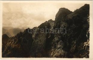 Erdélyi-Kárpátok, Siebenbürgische Karpathen; Turnurile din Cozia. S.C.a.T. Sectia Sibiu, Ortsgruppe Hermannstadt S.K.V. Fot. Orig. E. J. Fischer