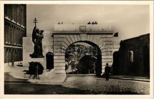 Budapest I. Bécsi kapu téri várkapu