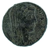 Római Birodalom 337-340 / I. Constantinus / ? / AE4 posztumusz veret (1,67g) T:XF,VF patina Roman Empire 337-340 / Constantine I / ? / AE4, posthumous issue "[DV CONSTANTI]-NVS PT AVGG / ?" Constantine in quadriga right, the hand of God, upper centre, grasping the chariot (1,67g) C:XF,VF patina