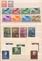 Összeállítás főként sorokkal, 2 közepes berakólapon