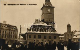 Brassó, Kronstadt, Brasov; Marktplatz und Rathaus / Piactér és városháza télen, Aronsohn üzlete / market square and town hall in winter, shops (EK)