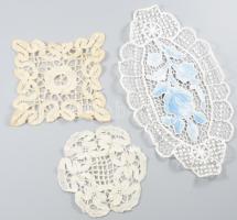 Alföldi csipkék, közte szegedi csipke és 3 darab halasi csipke, klf méretben