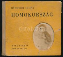 Richter Ilona: Homokország. Bp., 1961, Móra. Kiadói félvászon-kötés, kissé viseltes, sérült borítóval, foltos, ajándékozási bejegyzéssel.