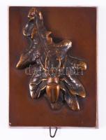 Antik bronz szarvasbogár tölgyfa levélen, fa lapon, 14x11 cm