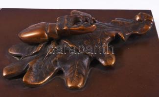 Antik bronz szarvasbogár tölgyfa levélen, fa lapon, 14x11 cm
