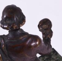 Hamlet patinázott bronz szobra, márvány talapzaton, m: 18 cm