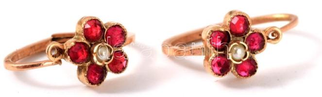 14K arany (Au) fülbevaló szintetikus rubinnal. 1 g, jelzett.