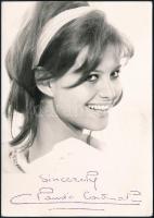 Claudia Cardinale (1938-2025) olasz színésznő aláírása az őt ábrázoló képen