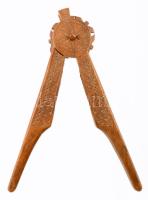 Antik erdélyi faragott fa diótörő, h: 21 cm