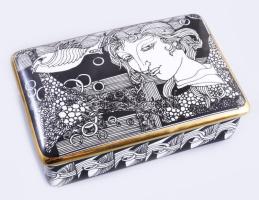 Hollóházi Szász Endre által tervezett mintával díszített bonbonier. Matricás, jelzett, kis kopással, 14x9 cm