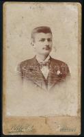 cca 1900 Férfiportré, keményhátú fotó Blitz Ede pozsonyi műterméből, sérült, 10,5×6,5 cm