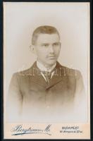 cca 1900 Férfiportré, keményhátú fotó Bergtraun M. budapesti műterméből, 10,5×6,5 cm