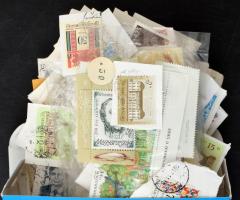Több száz darab 1991 utáni bélyeg dobozban