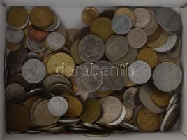 Vegyes, magyar és külföldi érmetétel mintegy ~1kg súlyban T:vegyes Mixed, Hungarian and foreign coin lot (~1kg) C:mixed