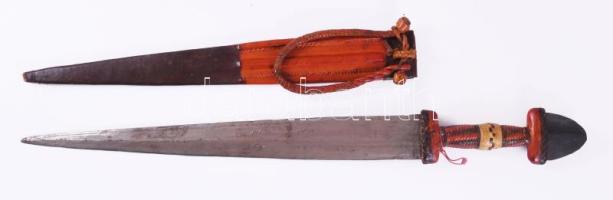 Tuareg tőr. Észak-Afrika, 20. sz. h: 49 cm