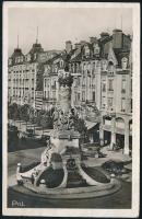 1938 Reims, a magyar labdarúgó-válogatott játékosai által aláírt képeslap, összesen kb. 20 db aláírá...