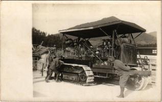Első világháborús osztrák-magyar katonák lánctalpas munkagéppel / WWI K.u.K military, soldiers with tracked work machine, photo