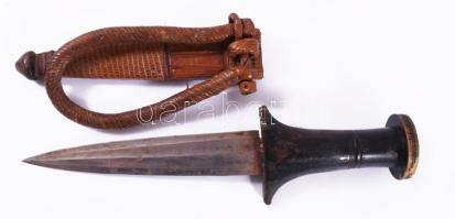 Szudáni népi tőr, fa markolattal, bőr tokban, h: 25 cm