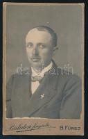 cca 1920 Férfiportré, keményhátú fotó a "Balaton" balatonfüredi fényképészeti műintézetből, 10,5×6,5 cm