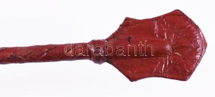 Bőr lovaglópálca, faragott egyiptomi fej alakos szaru markolattal, h: 52 cm