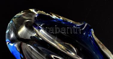 Anyagában színezett cseh asztaldísz, karccal, 16x11 cm