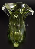 Cseh anyagában zölden színezett szakított üveg váza, hibátlan, m: 21 cm