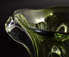 Cseh anyagában zölden színezett szakított üveg váza, hibátlan, m: 21 cm