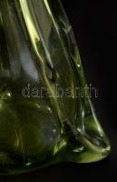 Cseh anyagában zölden színezett szakított üveg váza, hibátlan, m: 21 cm