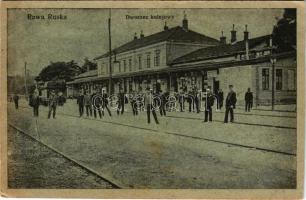 1915 Rava-Ruska, Rawa Ruska; Dworzec kolejowy / railway station, locomotive, train + "K.U.K. FELDPOSTAMT 203" (cut)