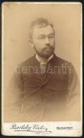 cca 1890 Férfiportré, keményhátú fotó Bartcky Viktor budapesti műterméből, 10,5×6,5 cm