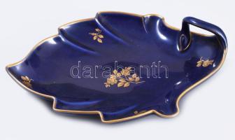 KPM kobaltszínű levél alakú kínáló, jelzett, kis kopással, 25x19 cm