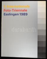 1. Internationale Foto-Triennale Esslingen 1989. Esslingen am Neckar, 1988, Verlag Beatrix Wilhelm Stuttgart. Német nyelven. Gazdag képanyaggal illusztrált. Kiadói papírkötés.