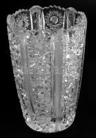 Ólomkristály váza, gazdagon díszített, m: 15 cm