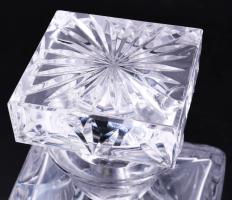 Portugál ólomkristály whiskey üveg. Jelzett, hibátlan, m: 23 cm, dobozában