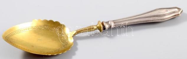 Ezüst (Ag) nyelű szervírozókanál, jelzett, h: 17 cm