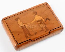 Régi orosz cigarettatartó doboz, figurális intarziával, 8x11,5 cm