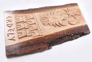 Erdély faragott falidísz, 40x25 cm